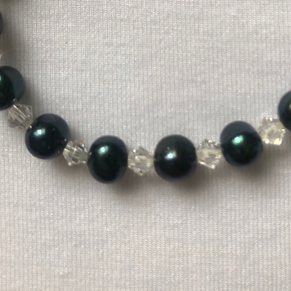 Pearls and Swarovski Crystals Elastic Bracelet. - Picture 2 of 2